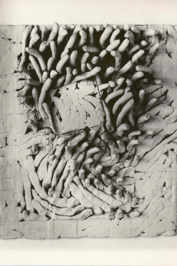 Jana Bebárová, Precends 89, 1989, glazovaný keramický reliéf, 36x42 cm, foto: Tomáš Jemelka